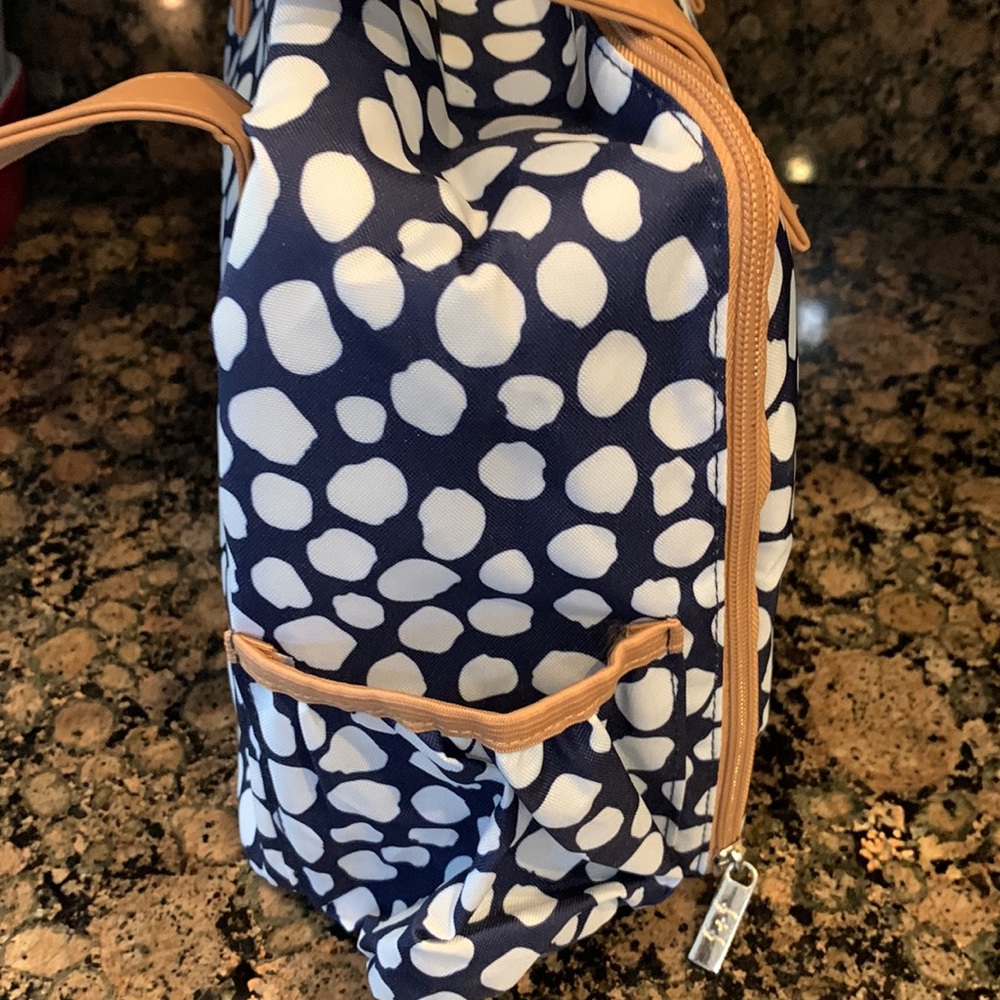 Insulated zip lunch tote - Picture 2 of 7